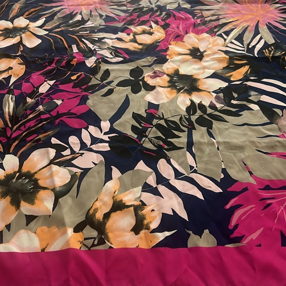 Square scarf blue and pink NWT Italian brand Oviesse 34”x34” - Picture 3 of 6